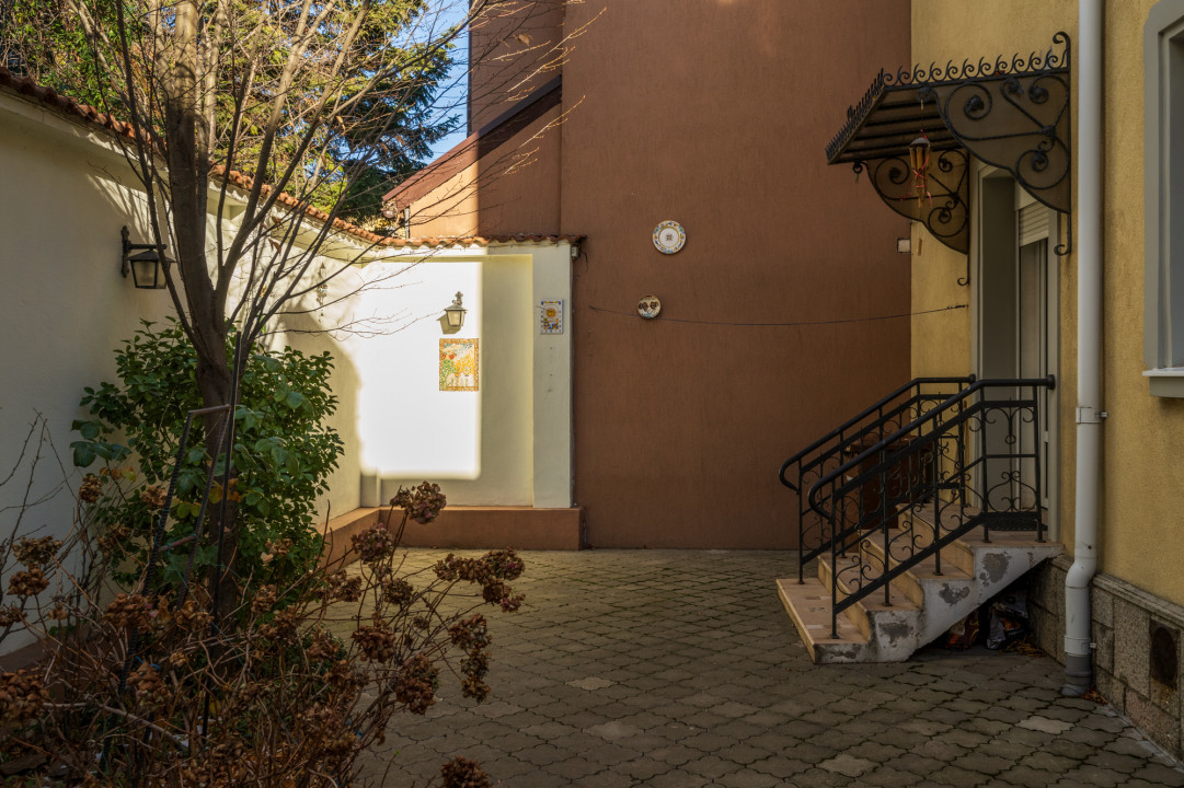 Vila spatioasa si luminoasa, in zona Floreasca