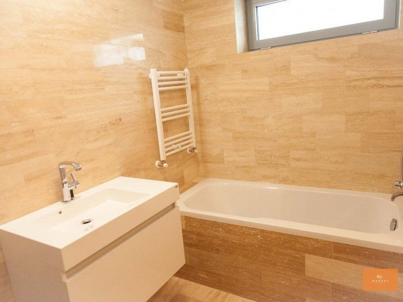 Beautiful garden apartment downtown