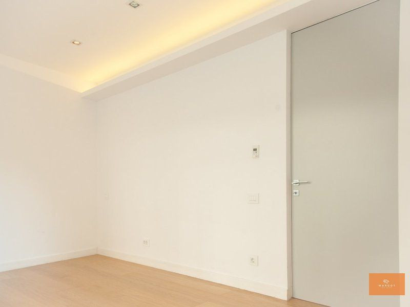 Beautiful garden apartment downtown