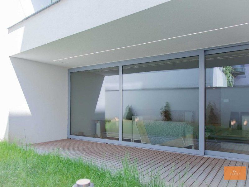 Beautiful garden apartment downtown