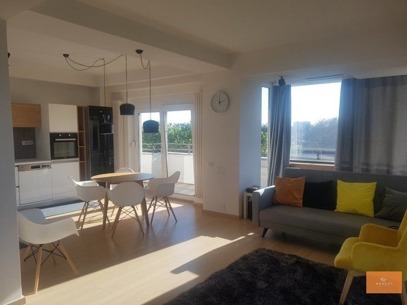 Beautiful and bright apartment, in Dorobanti Square