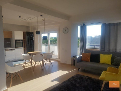 Beautiful and bright apartment, in Dorobanti Square