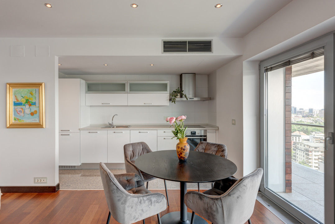 Apartament luminos cu priveliste panoramica, situat in Alia Apartments