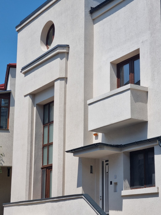 Vila cu arhitectura deosebita, in zona Universitate