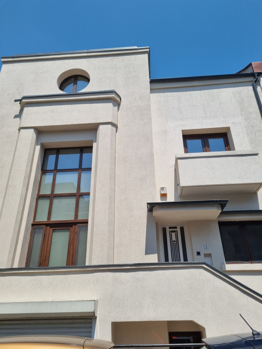 Vila cu arhitectura deosebita, in zona Universitate