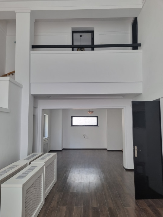 Vila cu arhitectura deosebita, in zona Universitate