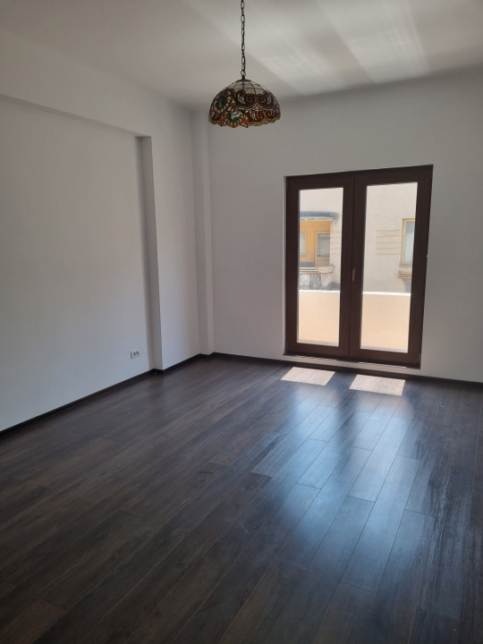 Vila cu arhitectura deosebita, in zona Universitate