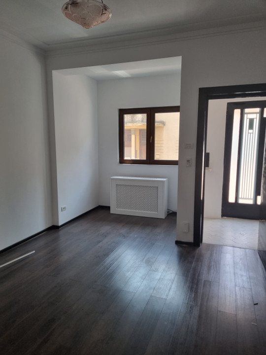 Vila cu arhitectura deosebita, in zona Universitate