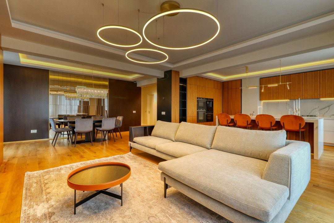 Delightful penthouse, high end furniture and finishings, close to city center