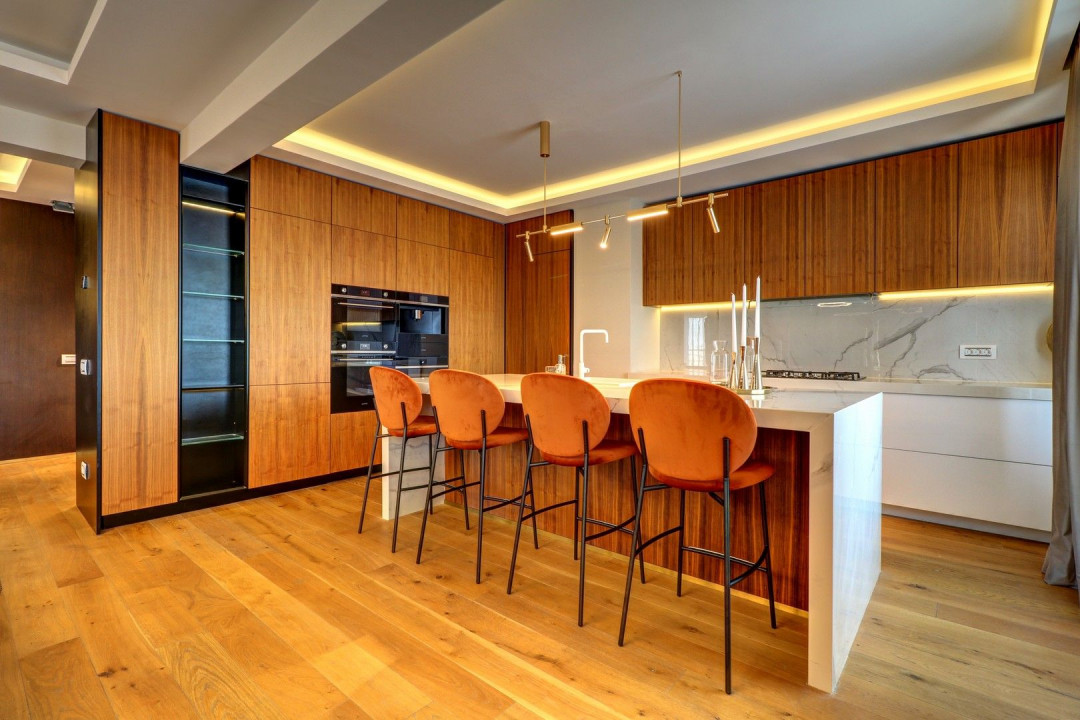 Delightful penthouse, high end furniture and finishings, close to city center