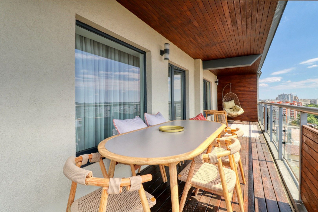 Delightful penthouse, high end furniture and finishings, close to city center