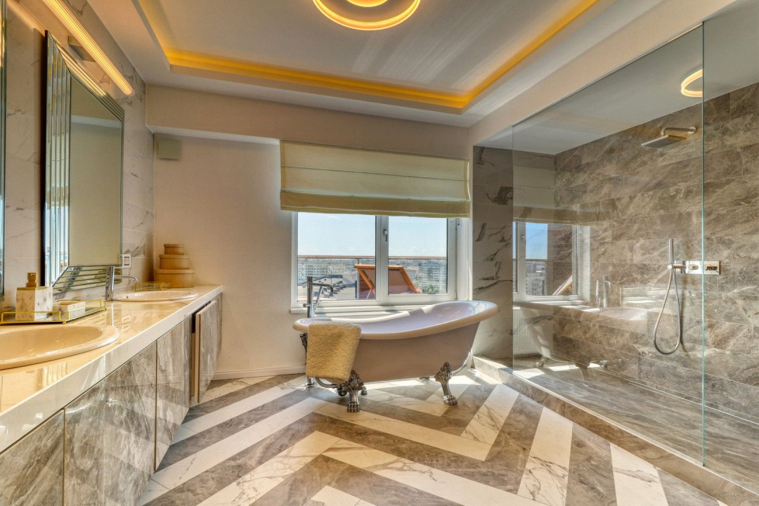 Delightful penthouse, high end furniture and finishings, close to city center