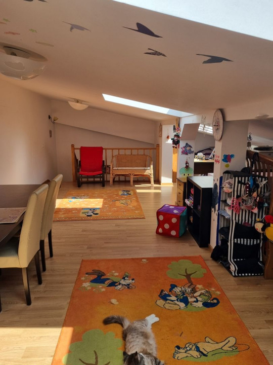 Duplex cu 3 camere, luminos si primitor