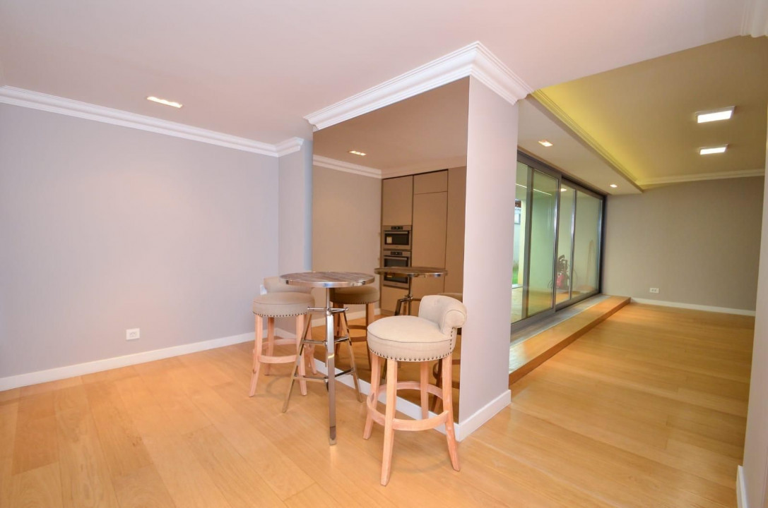 Beautiful garden apartment downtown