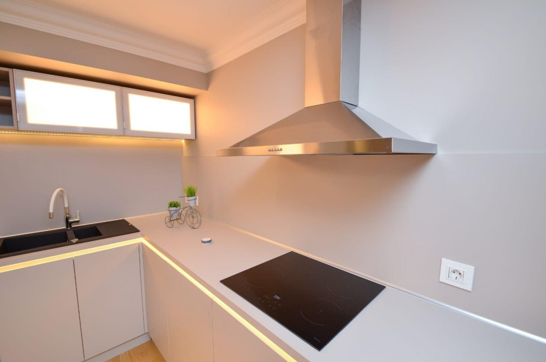 Beautiful garden apartment downtown