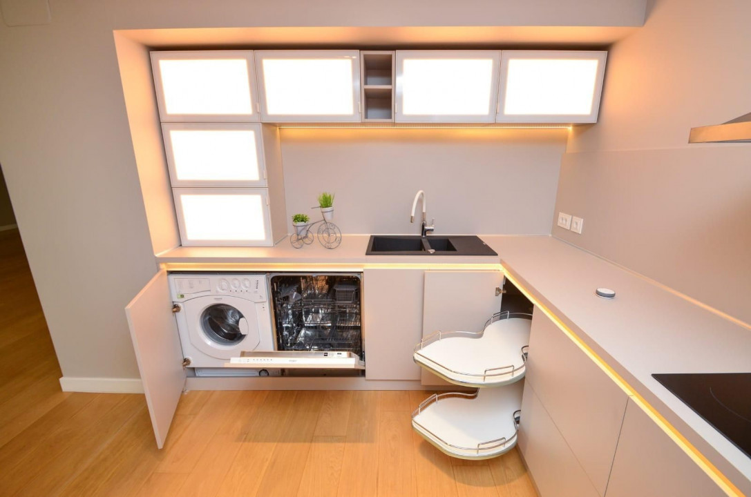 Beautiful garden apartment downtown