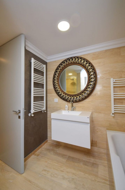 Beautiful garden apartment downtown