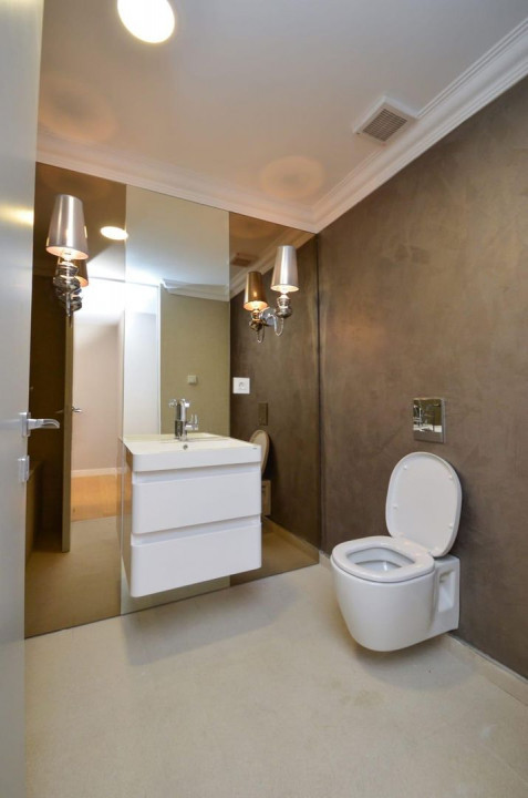 Beautiful garden apartment downtown