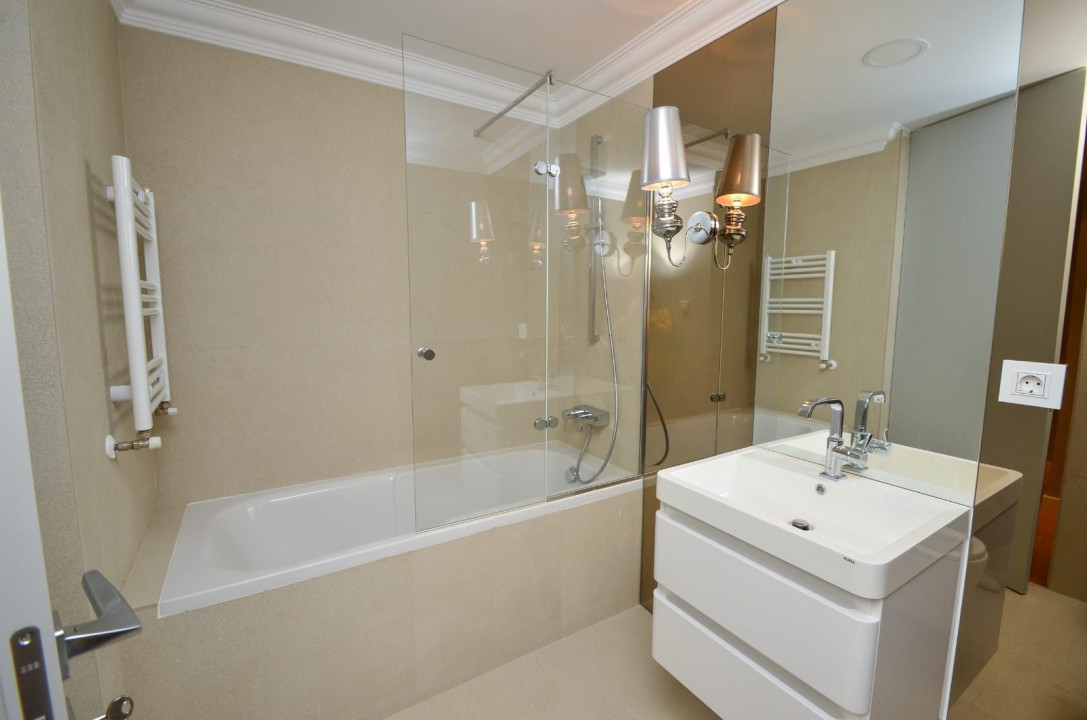 Beautiful garden apartment downtown