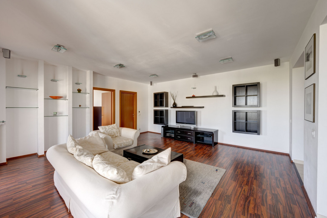 Apartament luminos si spatios, cu vedere la parc