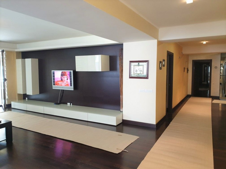 Apartament  generos, cu 4 camere, partial mobilat, langa Parcul Herastrau