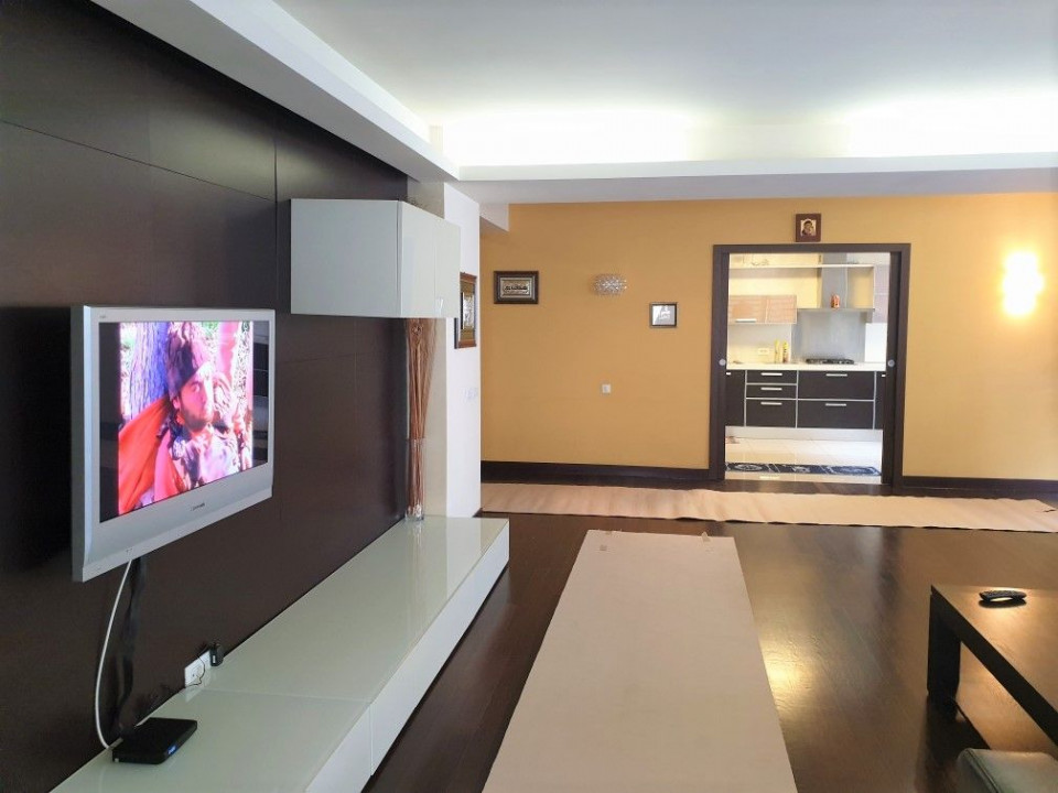 Apartament  generos, cu 4 camere, partial mobilat, langa Parcul Herastrau