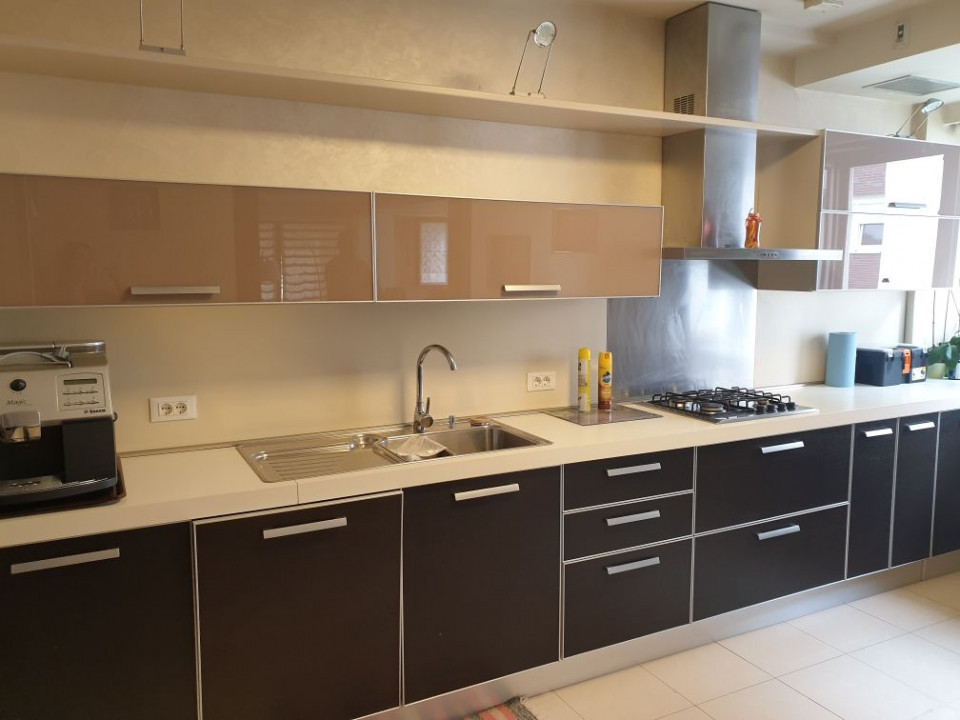 Apartament  generos, cu 4 camere, partial mobilat, langa Parcul Herastrau