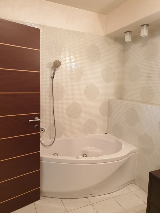 Apartament  generos, cu 4 camere, partial mobilat, langa Parcul Herastrau