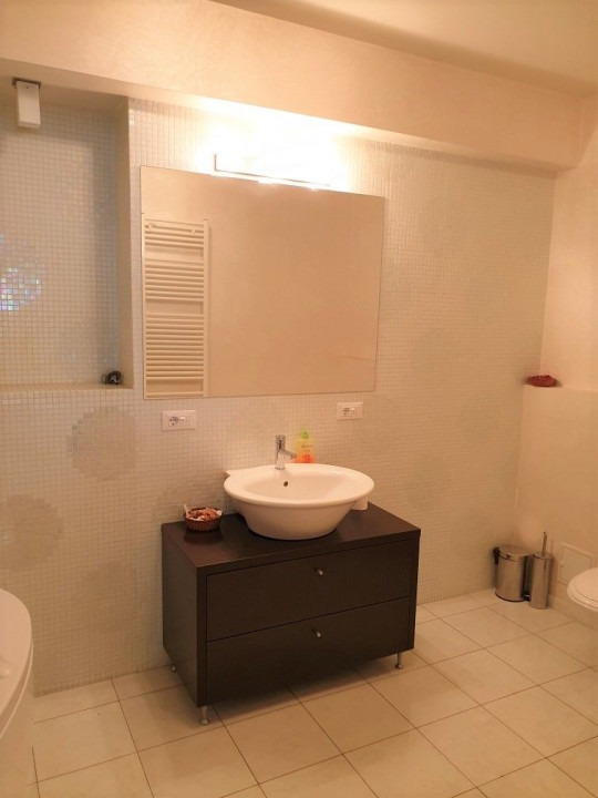 Apartament  generos, cu 4 camere, partial mobilat, langa Parcul Herastrau