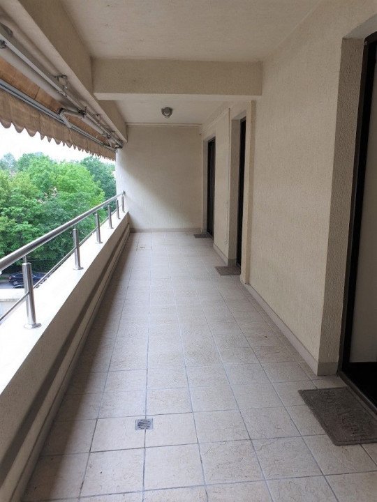 Apartament  generos, cu 4 camere, partial mobilat, langa Parcul Herastrau