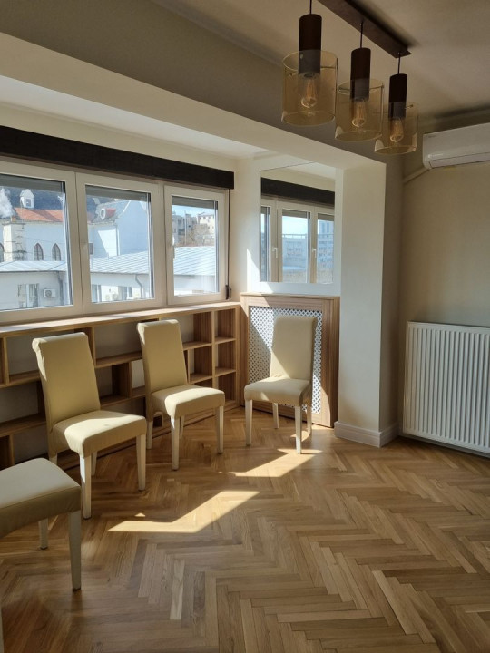 Sunny 3 bedrooms apartment, downtown