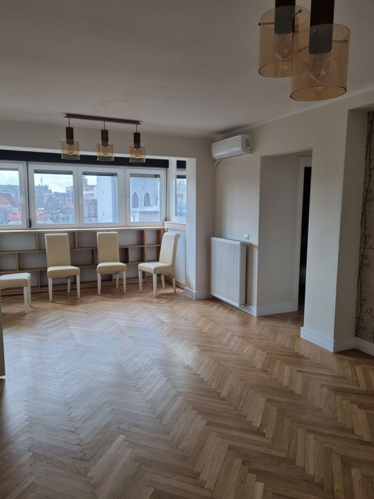 Sunny 3 bedrooms apartment, downtown