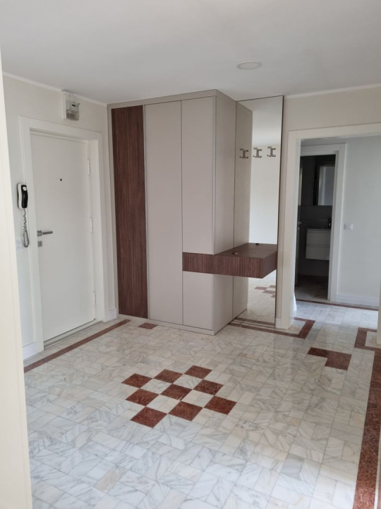 Sunny 3 bedrooms apartment, downtown