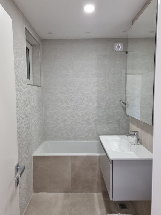 Sunny 3 bedrooms apartment, downtown