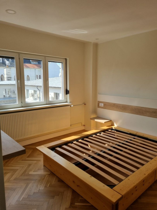 Sunny 3 bedrooms apartment, downtown