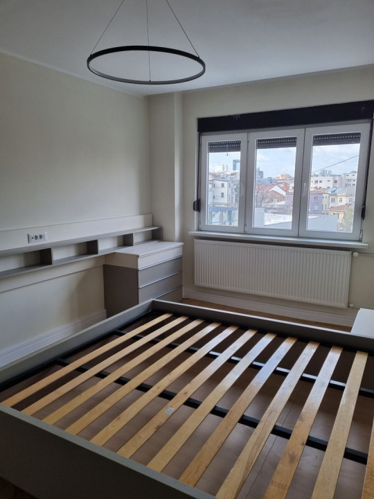 Sunny 3 bedrooms apartment, downtown