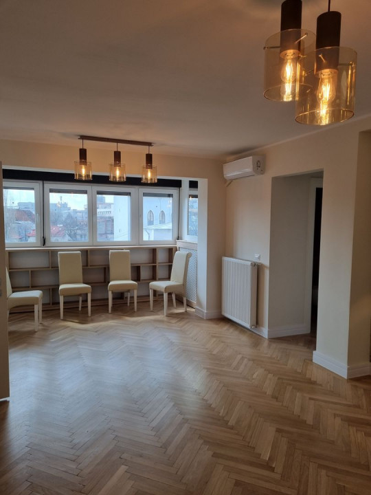 Sunny 3 bedrooms apartment, downtown