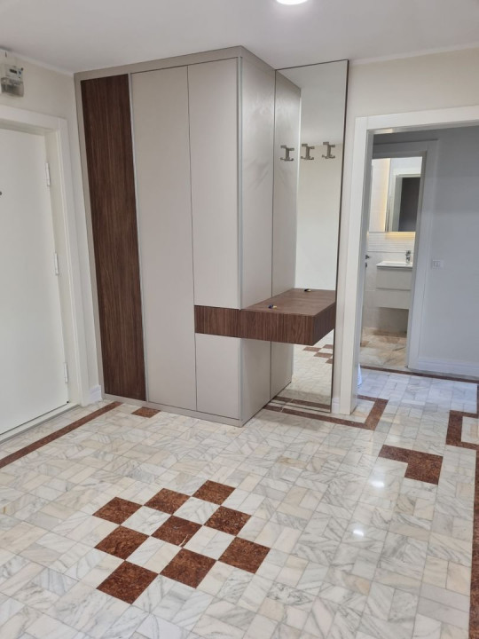 Sunny 3 bedrooms apartment, downtown