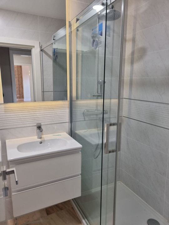 Sunny 3 bedrooms apartment, downtown