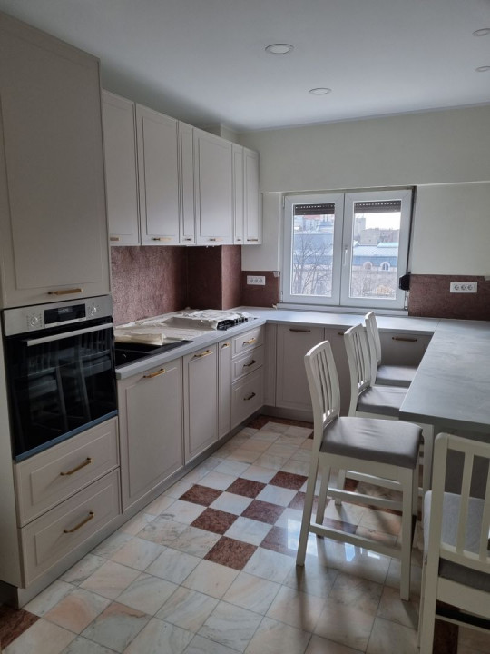 Sunny 3 bedrooms apartment, downtown