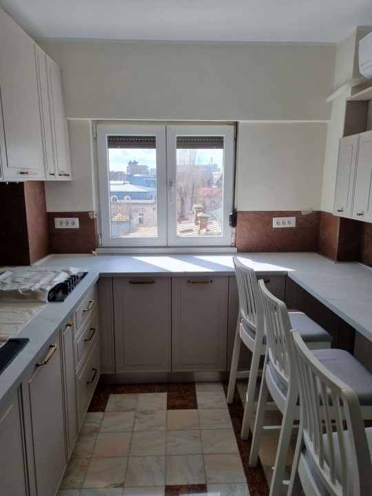 Sunny 3 bedrooms apartment, downtown