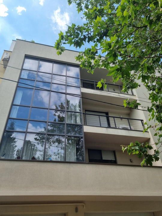 Penthouse next to Herastrau Park, on a quiet street