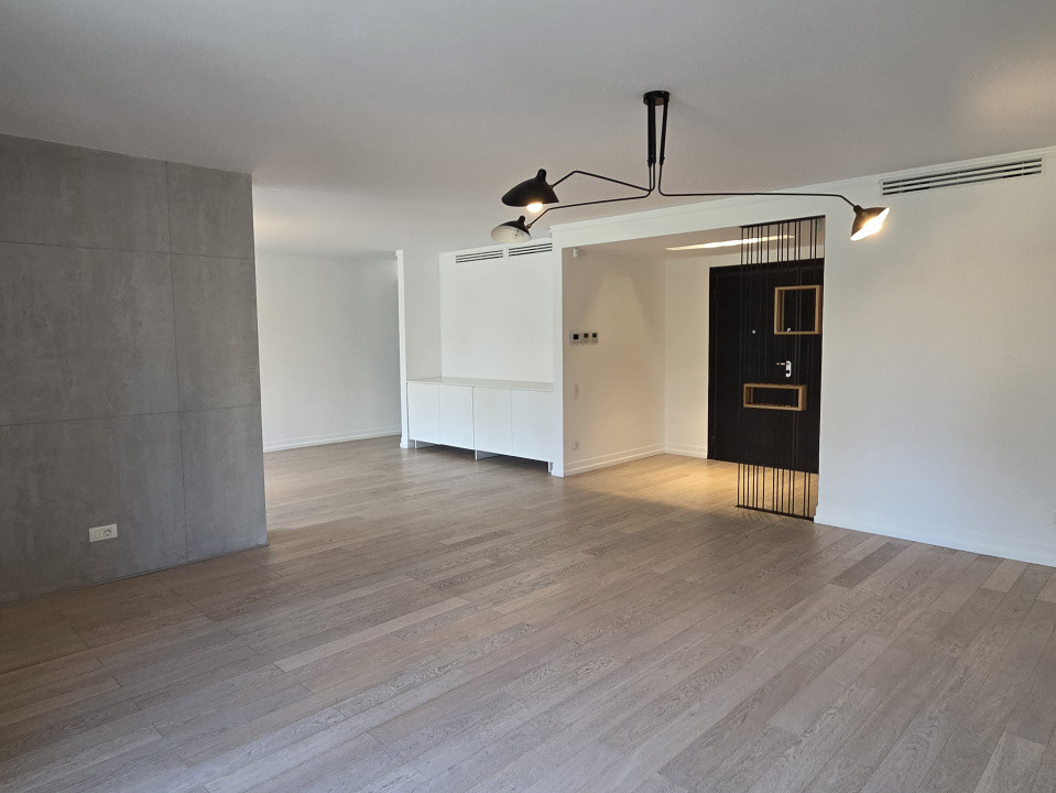 Apartament singur pe etaj, cu 4 camere, in imobil boutique