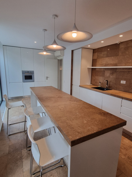 Apartament singur pe etaj, cu 4 camere, in imobil boutique