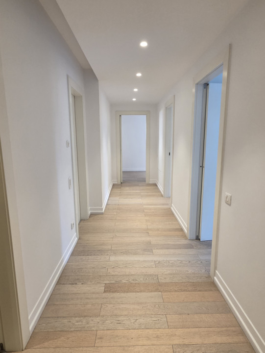 Apartament singur pe etaj, cu 4 camere, in imobil boutique