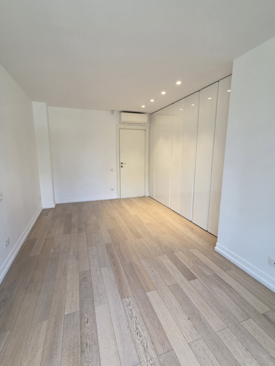 Apartament singur pe etaj, cu 4 camere, in imobil boutique