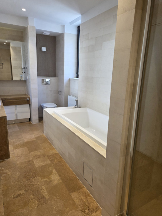 Apartament singur pe etaj, cu 4 camere, in imobil boutique